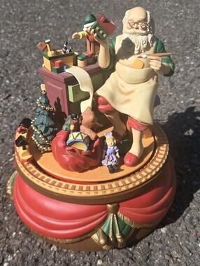 Santa’s Best Music Box Animated 1993 Vintage Christmas Santa is Coming to Town